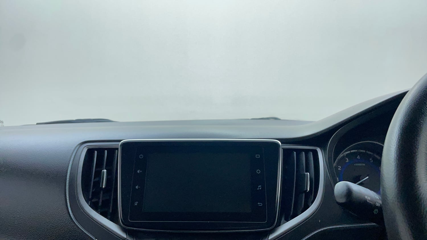 Used 2020 Maruti Suzuki Baleno Zeta Petrol Manual top_features Integrated (in-dash) music system