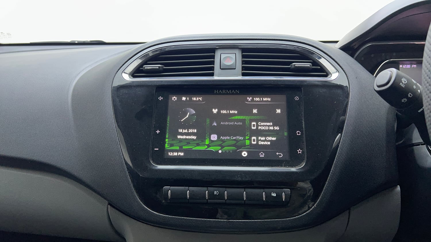 Used 2020 Tata Tiago XZA Plus Petrol Automatic top_features Touch screen infotainment system