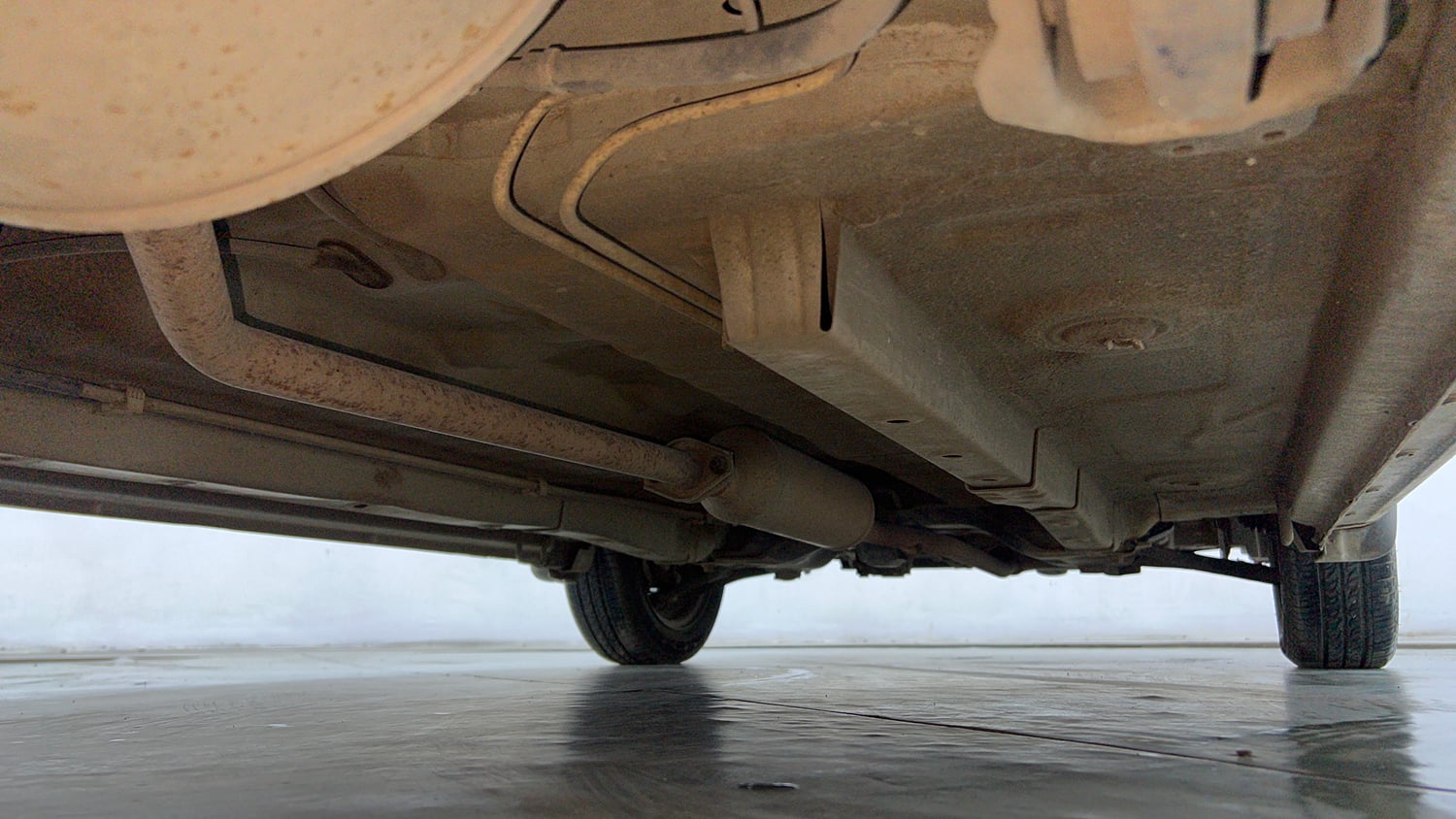 Used 2014 Maruti Suzuki Wagon R VXI Petrol Manual extra REAR RIGHT UNDERBODY VIEW