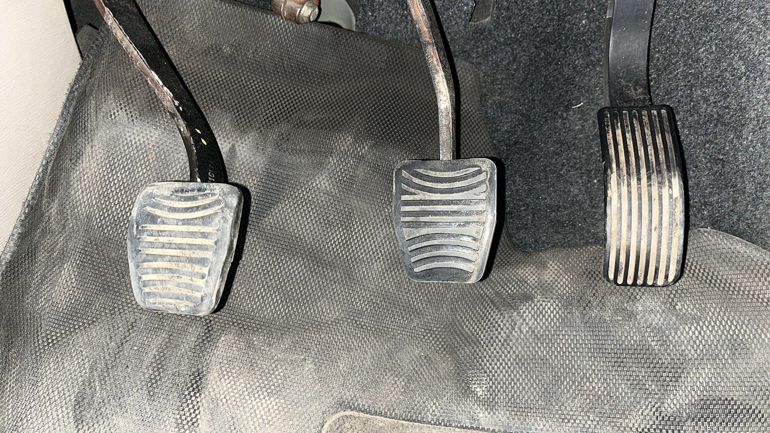Used 2017 Mahindra XUV500 W4 Diesel Manual interior PEDALS VIEW