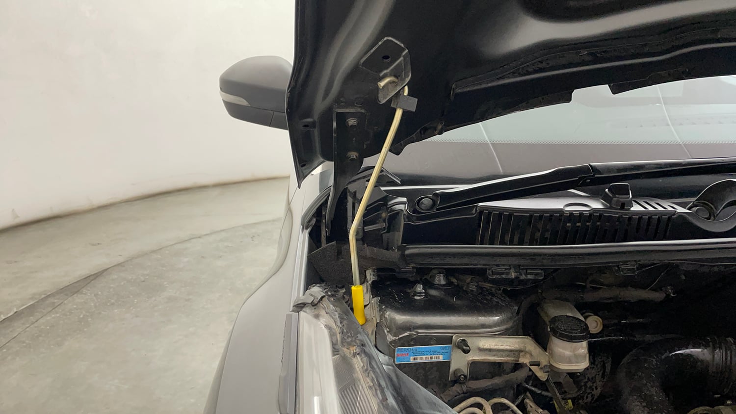Used 2021 Tata Nexon XM (S) Petrol Manual engine ENGINE RIGHT SIDE HINGE & APRON VIEW