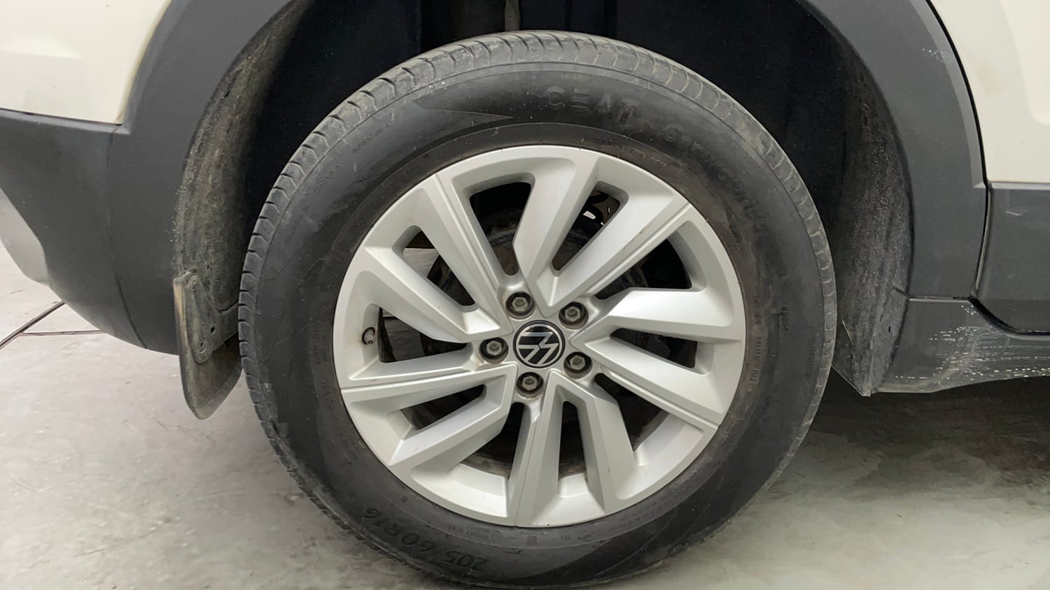 Used 2022 Volkswagen Taigun Highline 1.0 TSI MT Petrol Manual tyres RIGHT REAR TYRE RIM VIEW