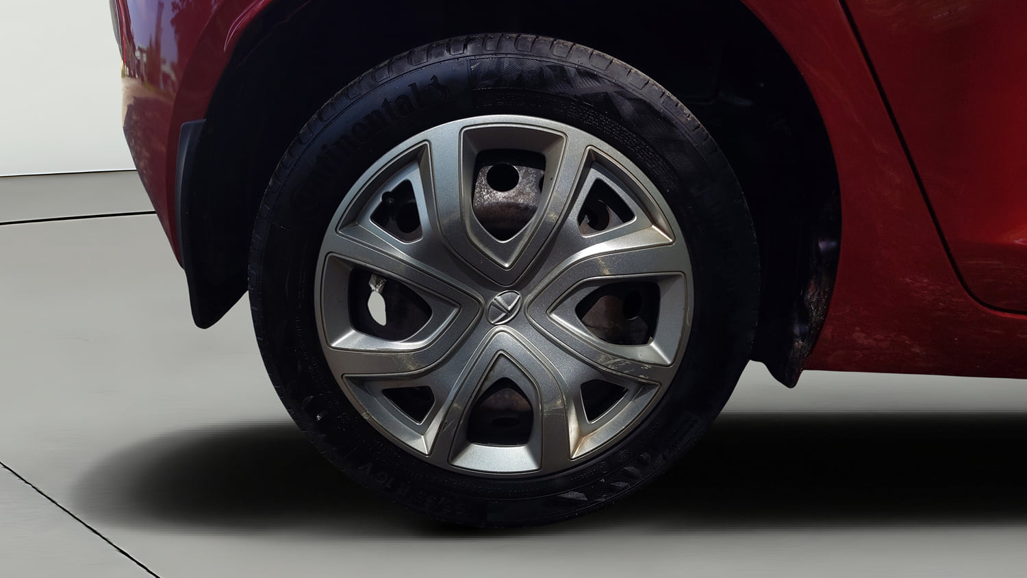 Used 2020 Tata Altroz XT Petrol Petrol Manual tyres RIGHT REAR TYRE RIM VIEW
