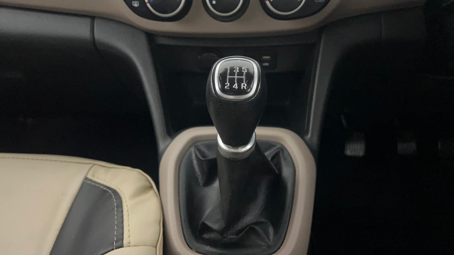 Used 2019 Hyundai Grand i10 Sportz 1.2 Kappa VTVT Petrol Manual interior GEAR  KNOB VIEW
