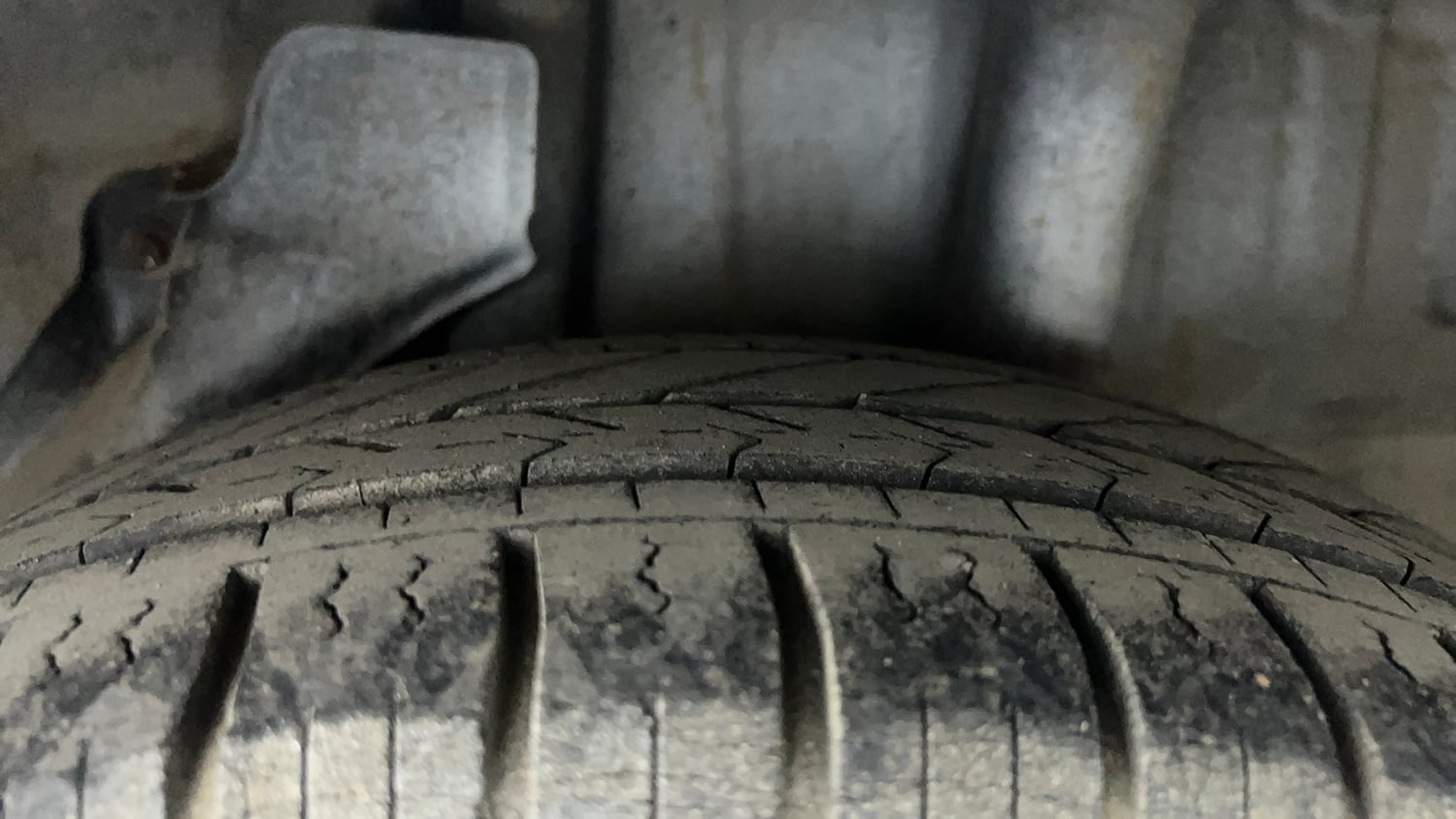 Used 2014 Honda Brio S MT Petrol Manual tyres LEFT REAR TYRE TREAD VIEW