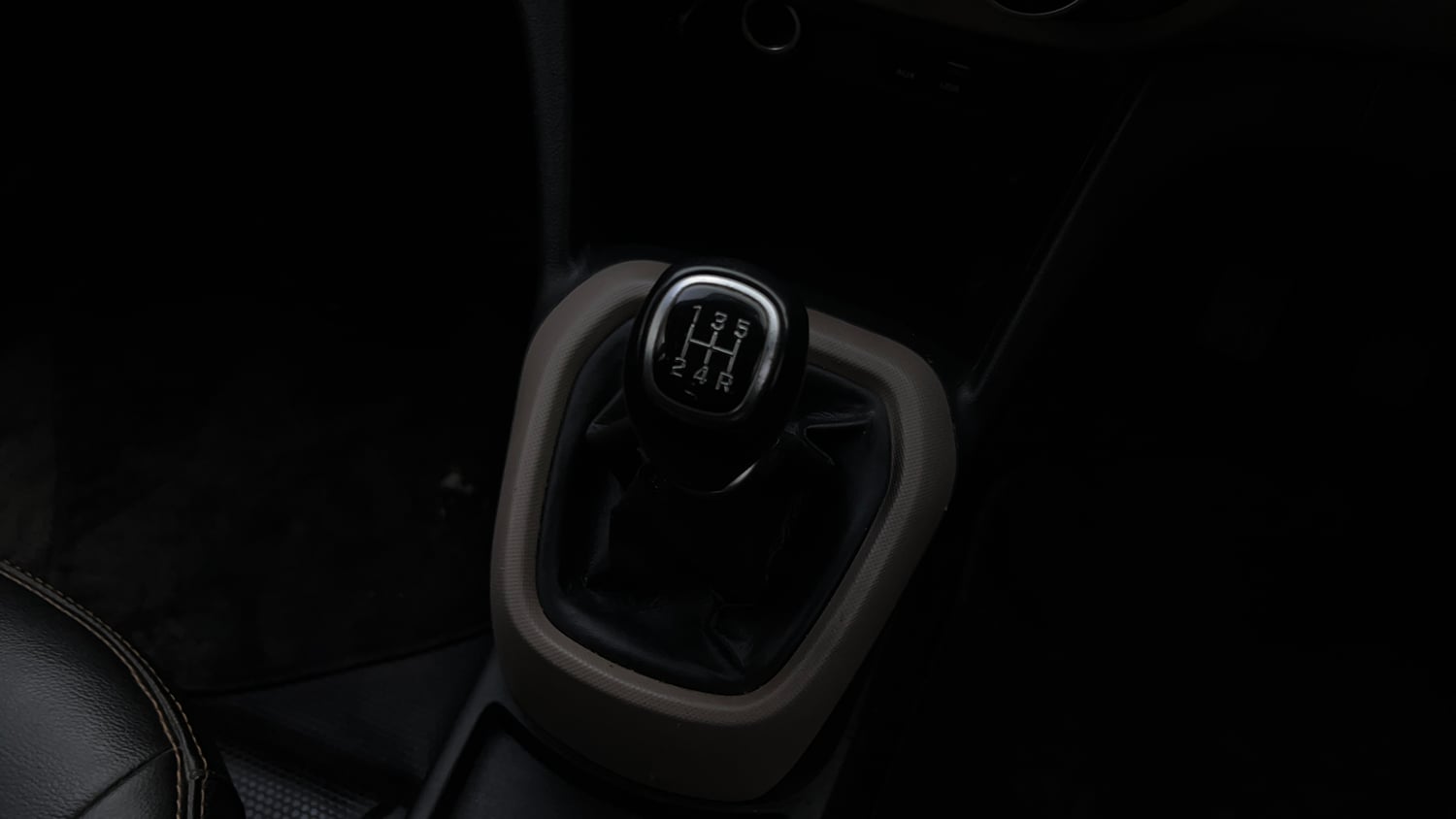 Used 2019 Hyundai Grand i10 Sportz 1.2 Kappa VTVT Petrol Manual interior GEAR  KNOB VIEW