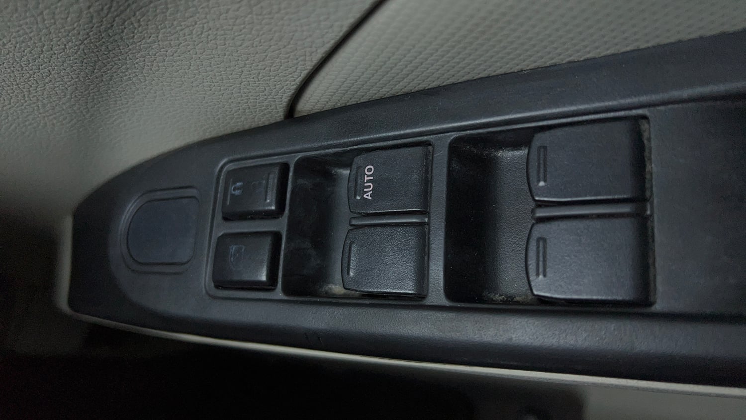 Used 2018 Maruti Suzuki Celerio VXi CNG Cng Manual top_features Power windows
