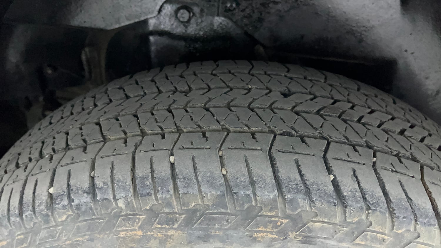 Used 2017 Mahindra XUV500 W4 Diesel Manual tyres RIGHT REAR TYRE TREAD VIEW