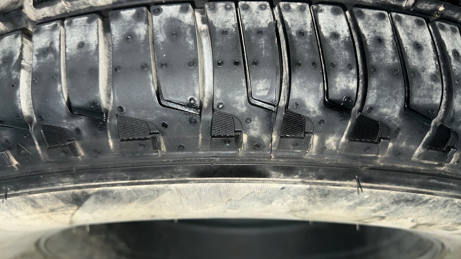 Used 2022 Mahindra Scorpio N Z8 L Petrol AT 7 STR Petrol Automatic tyres SPARE TYRE VIEW