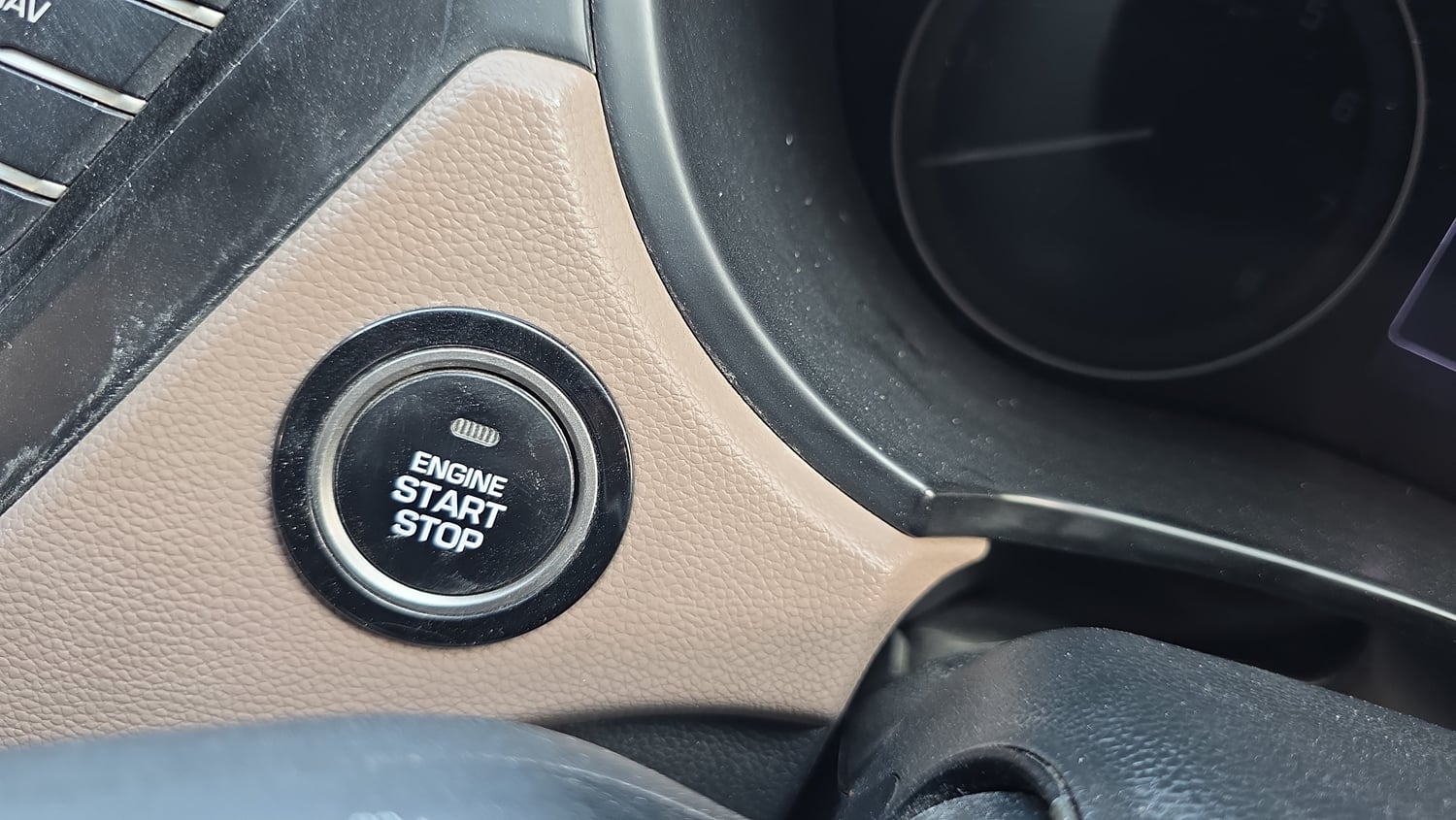 Used 2017 Hyundai Elite i20 Asta 1.2 (O) Petrol Manual top_features Keyless start