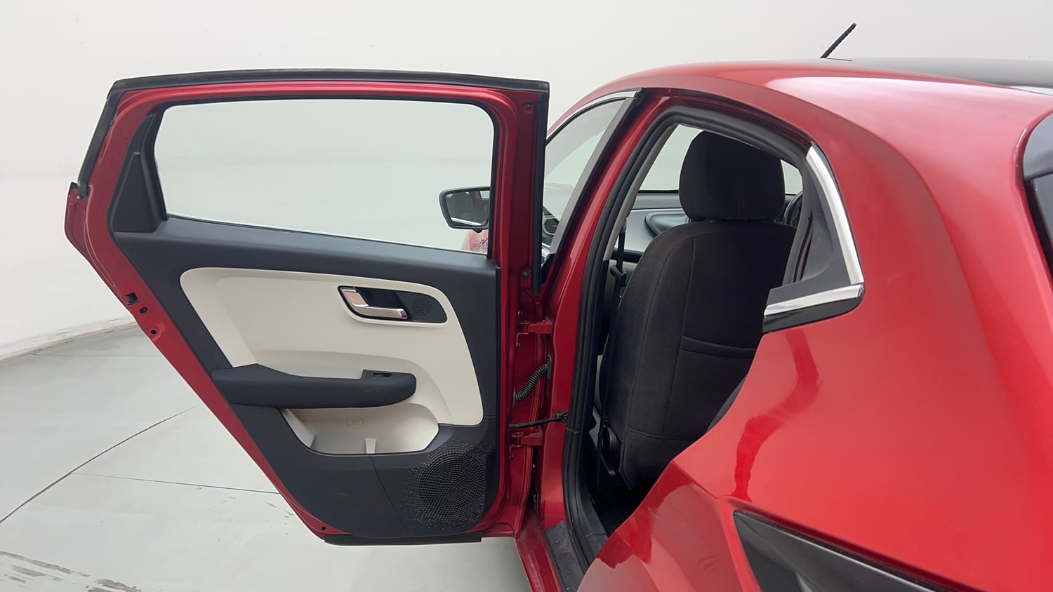 Used 2021 Tata Altroz XZ Petrol Petrol Manual interior LEFT REAR DOOR OPEN VIEW
