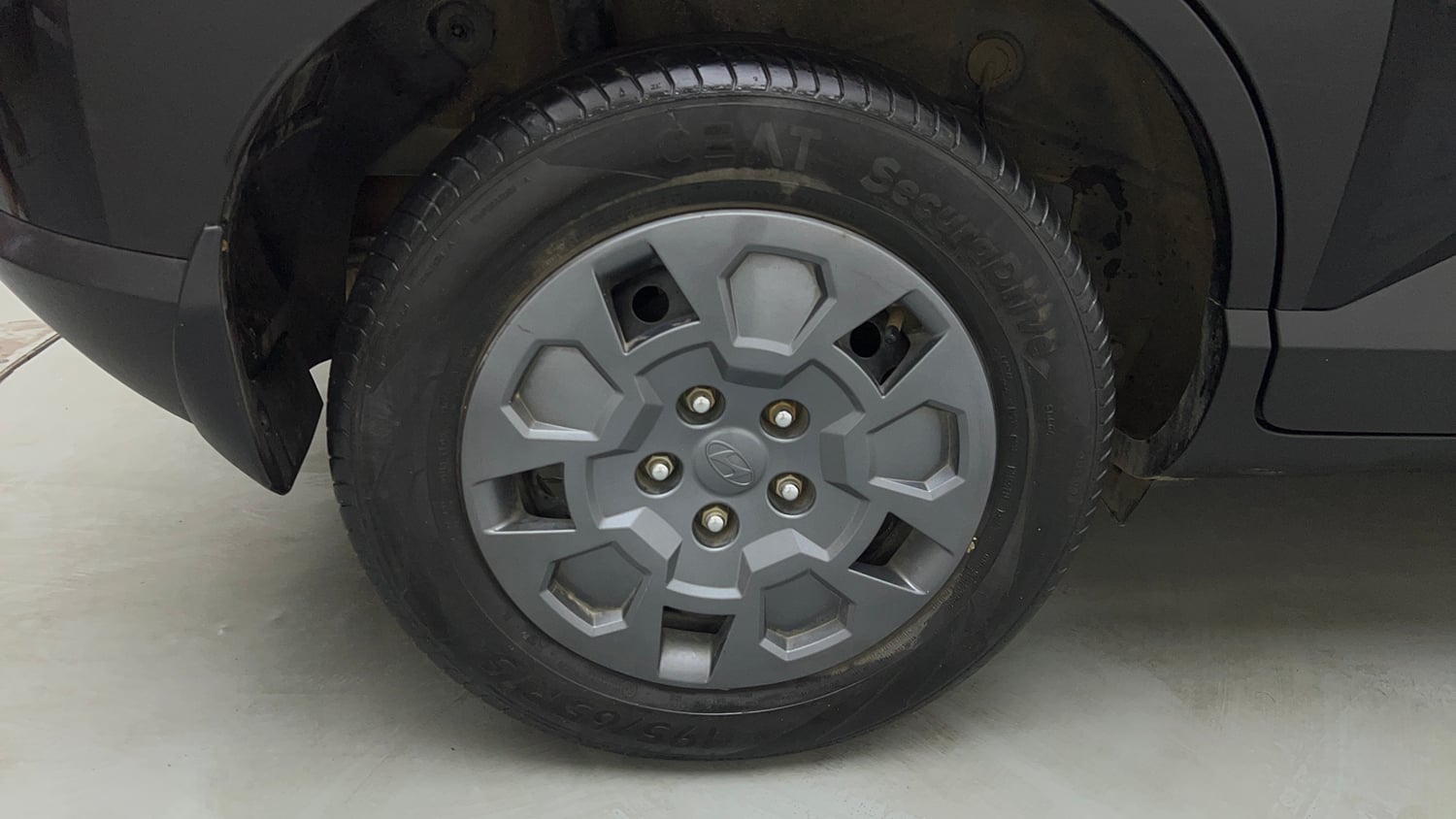 Used 2026 Hyundai Venue 1.2 Kappa Petrol MT HX5 Petrol Manual tyres RIGHT REAR TYRE RIM VIEW