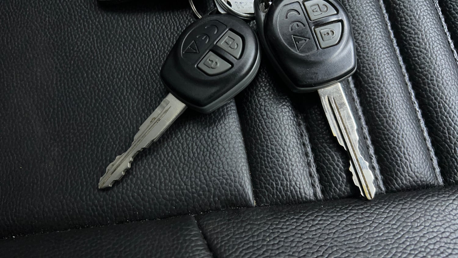 Used 2022 Maruti Suzuki Swift VXi Petrol Manual extra CAR KEY VIEW