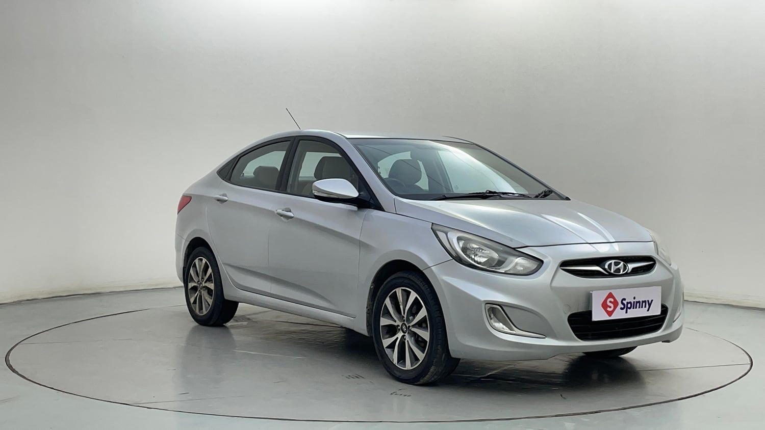 Used 2014 Hyundai Verna Fluidic 1.6 VTVT SX Petrol Manual exterior RIGHT FRONT CORNER VIEW