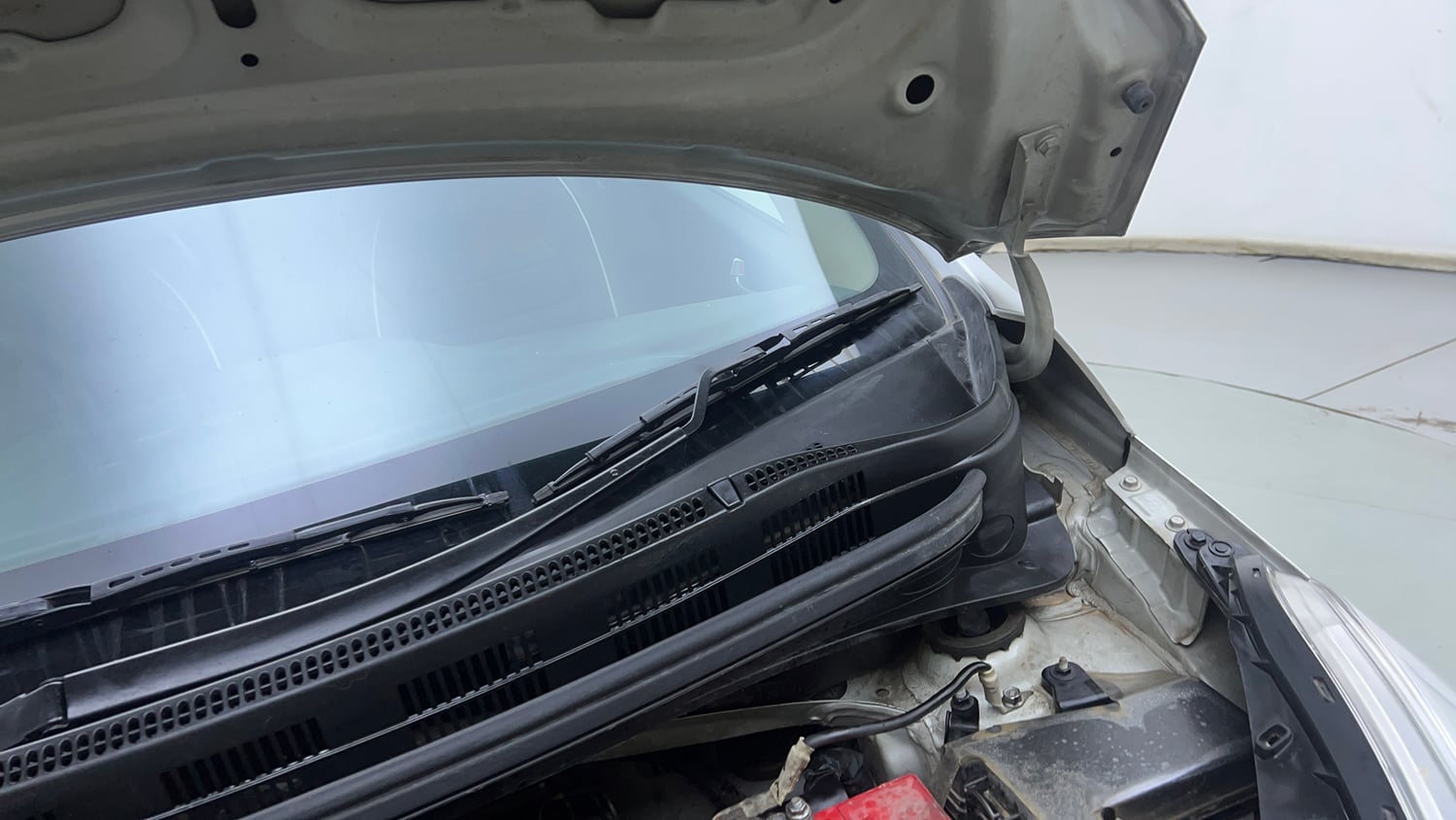 Used 2018 Hyundai Grand i10 Asta 1.2 Kappa VTVT Petrol Manual engine ENGINE LEFT SIDE HINGE & APRON VIEW