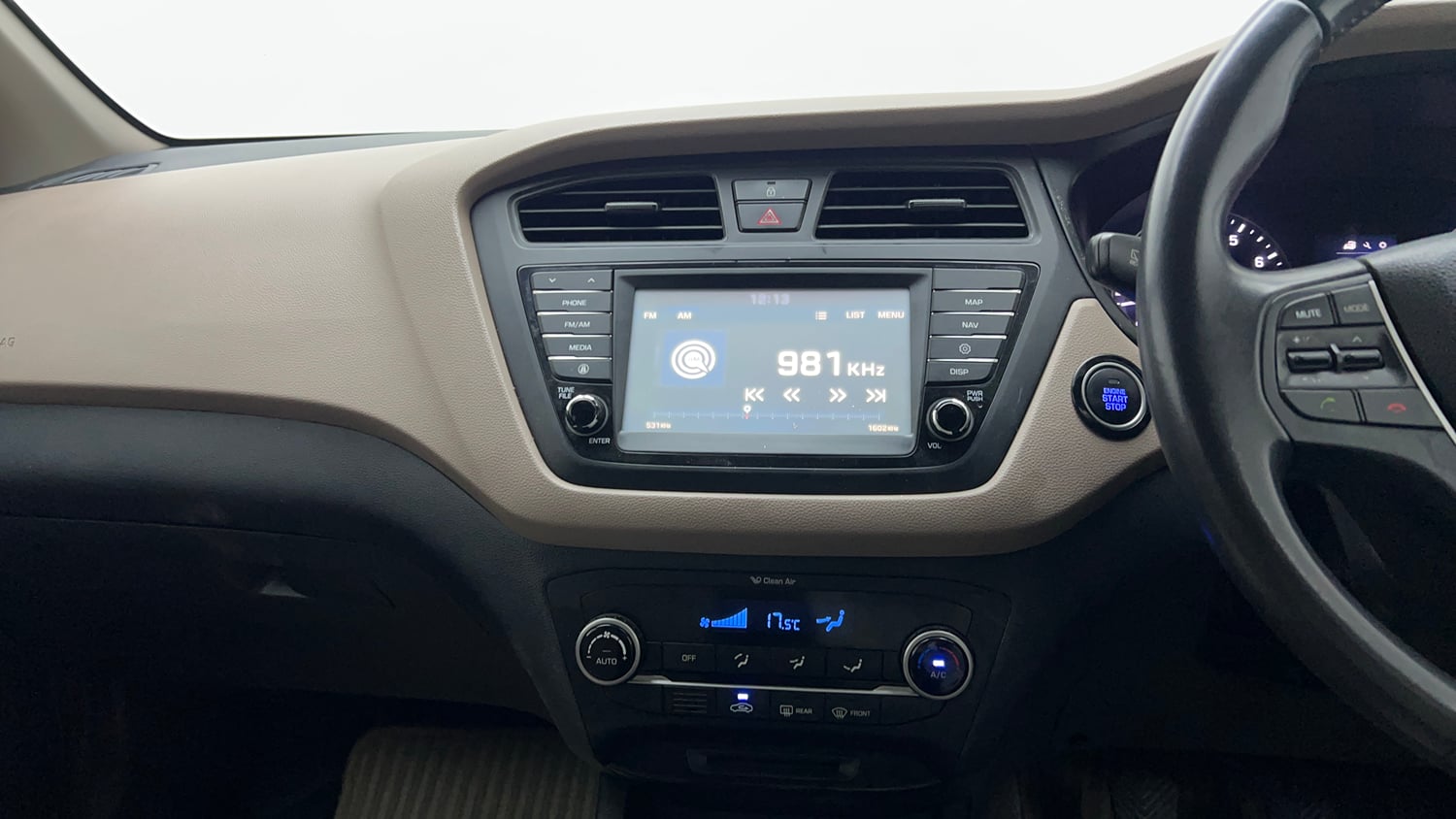Used 2017 Hyundai Elite i20 Asta 1.2 (O) Petrol Manual top_features Integrated (in-dash) music system