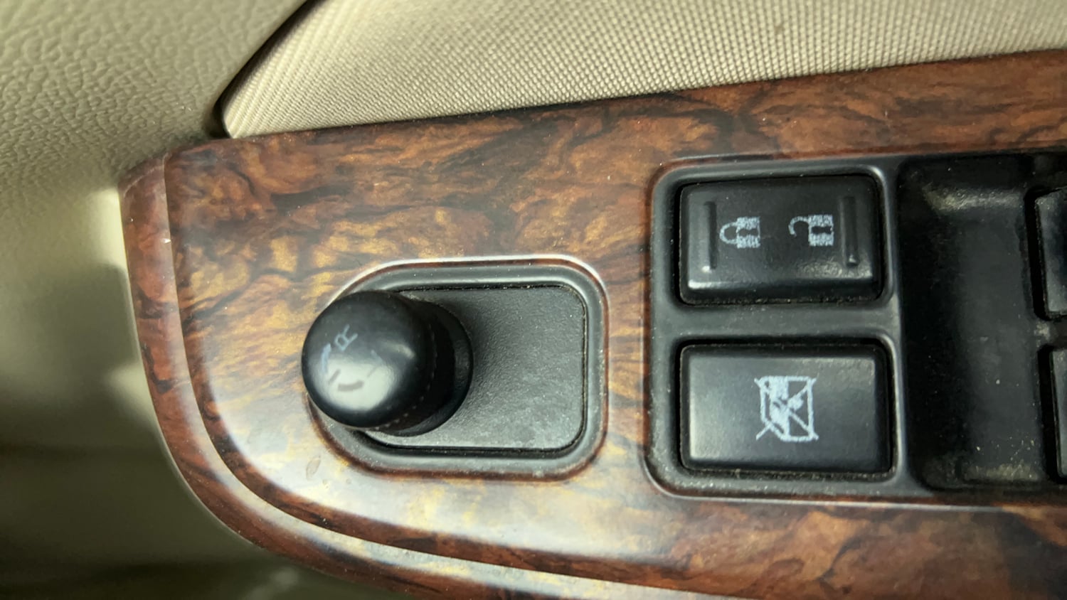 Used 2018 Maruti Suzuki Dzire VXi AMT Petrol Automatic top_features Adjustable ORVM
