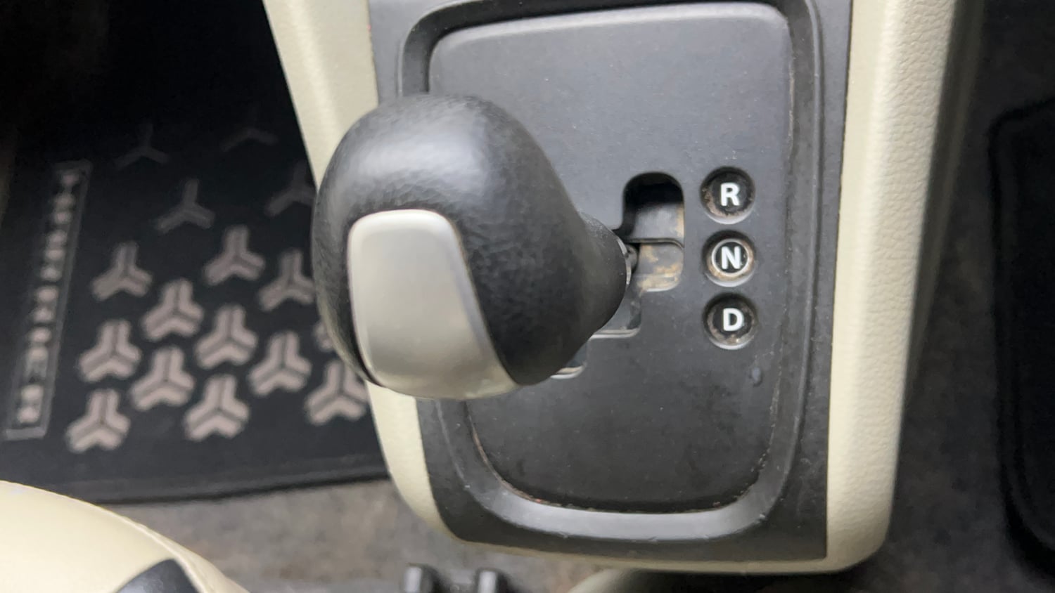 Used 2017 Maruti Suzuki Celerio ZXi AMT Petrol Automatic interior GEAR  KNOB VIEW