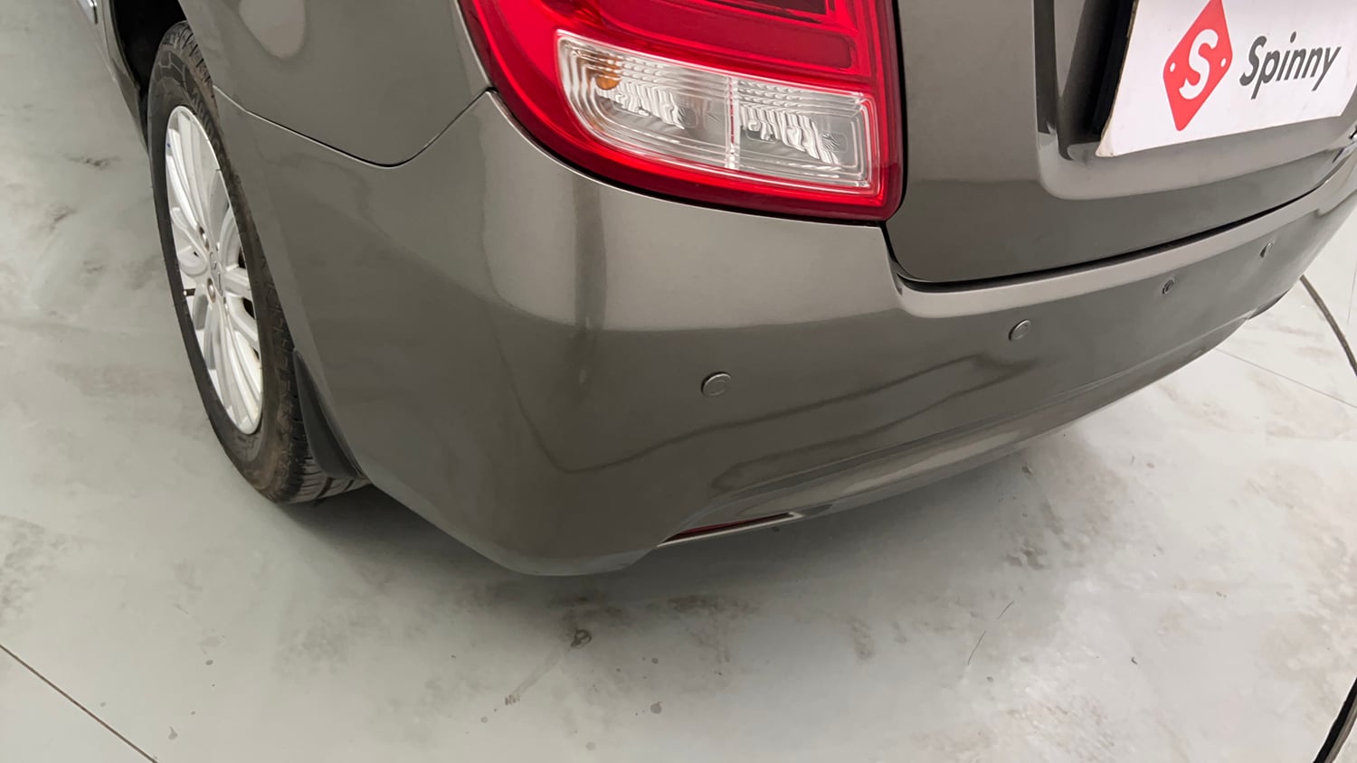 Used 2017 Maruti Suzuki Dzire ZXi AMT Petrol Automatic dents MINOR SCRATCH