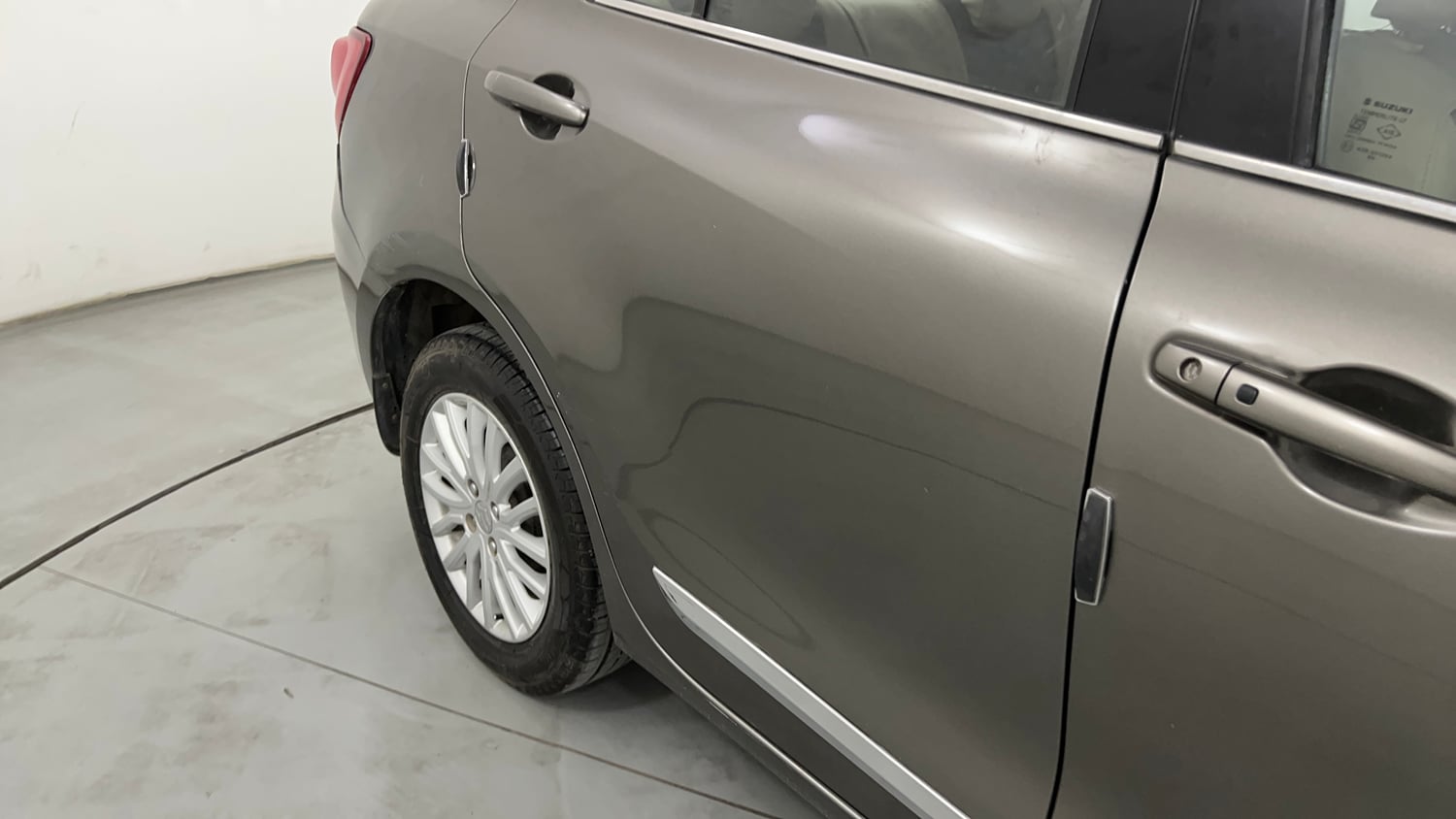 Used 2017 Maruti Suzuki Dzire ZXi AMT Petrol Automatic dents MINOR DENT
