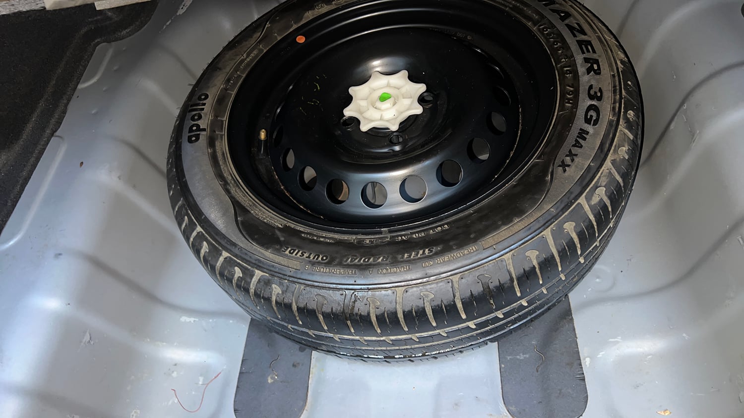 Used 2015 Hyundai Xcent SX 1.2 Petrol Manual tyres SPARE TYRE VIEW
