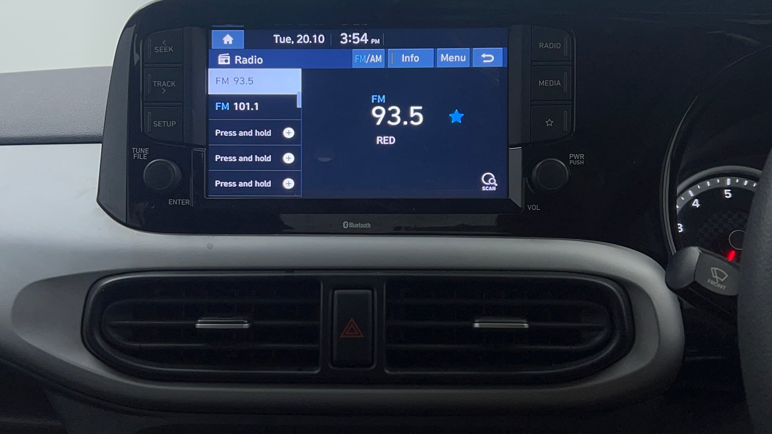 Used 2022 Hyundai Grand i10 Nios Sportz 1.2 Kappa VTVT Petrol Manual top_features Touch screen infotainment system