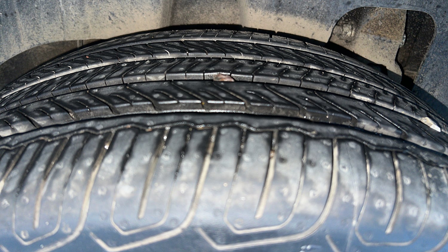 Used 2025 Mahindra XUV 3XO AX7 1.2 Petrol AT Petrol Automatic tyres RIGHT REAR TYRE TREAD VIEW