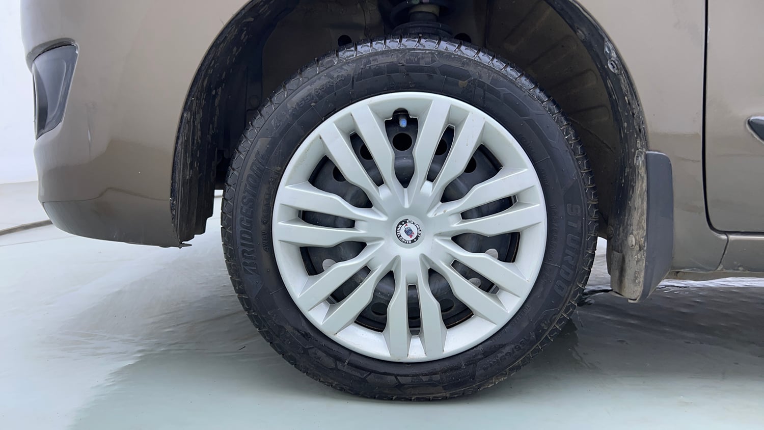 Used 2014 Maruti Suzuki Wagon R VXI Petrol Manual tyres LEFT FRONT TYRE RIM VIEW
