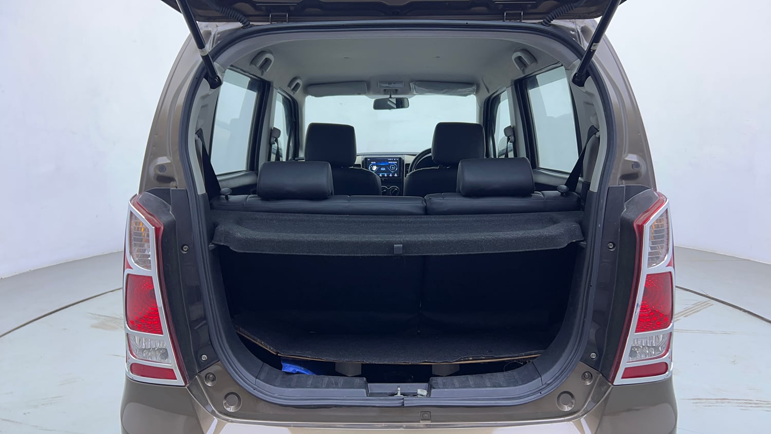 Used 2018 Maruti Suzuki Wagon R 1.0 VXI AMT Petrol Automatic interior DICKY INSIDE VIEW