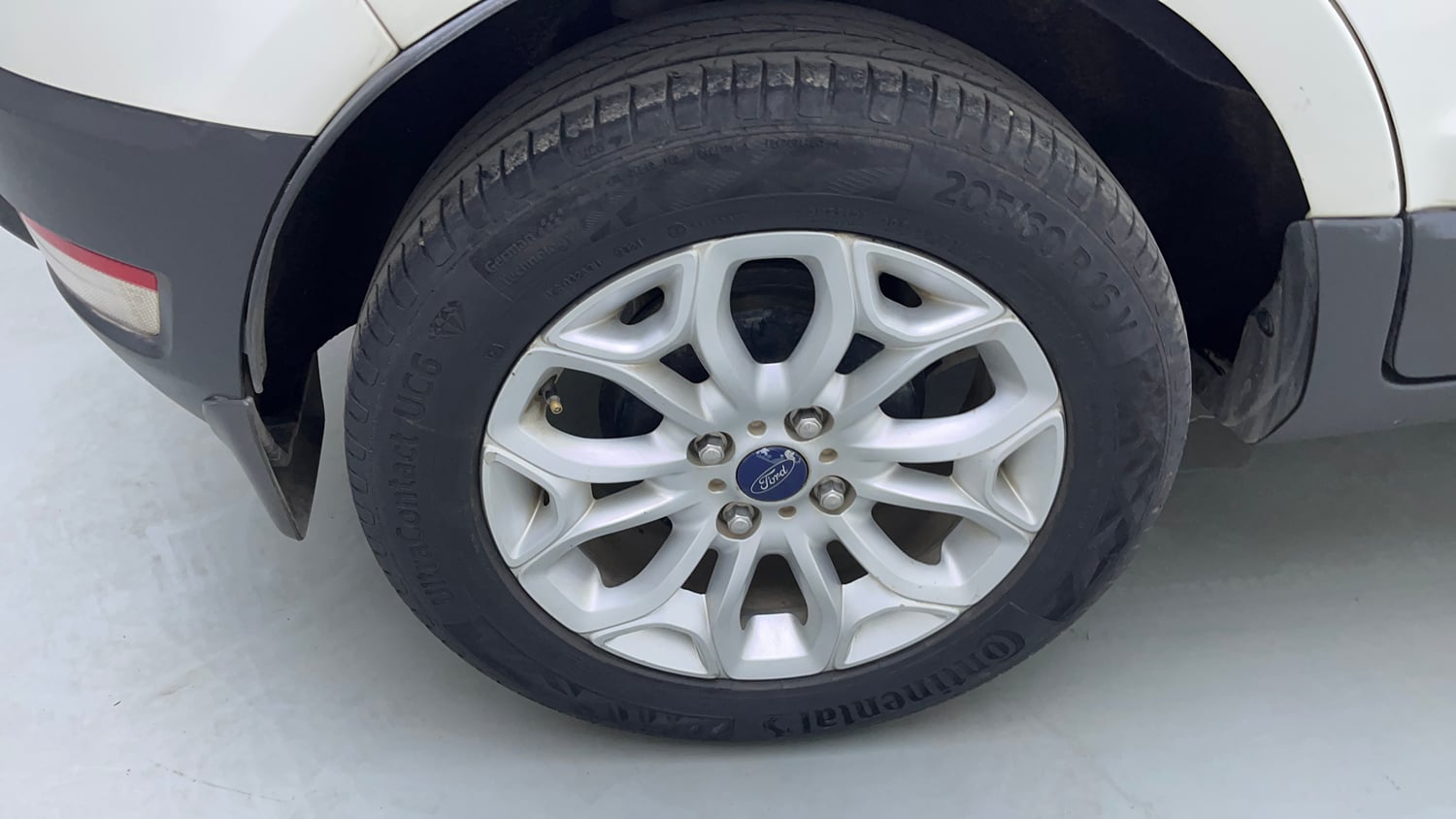 Used 2015 Ford EcoSport Titanium 1.5 TDCi (Opt) Diesel Manual tyres RIGHT REAR TYRE RIM VIEW