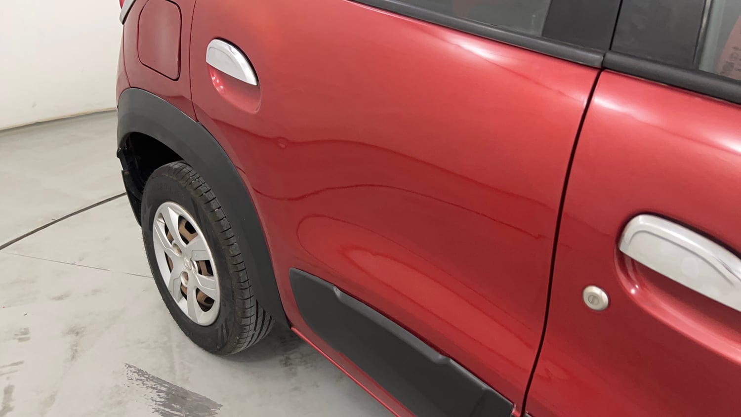 Used 2017 Renault Kwid RXT Petrol Manual dents MINOR SCRATCH