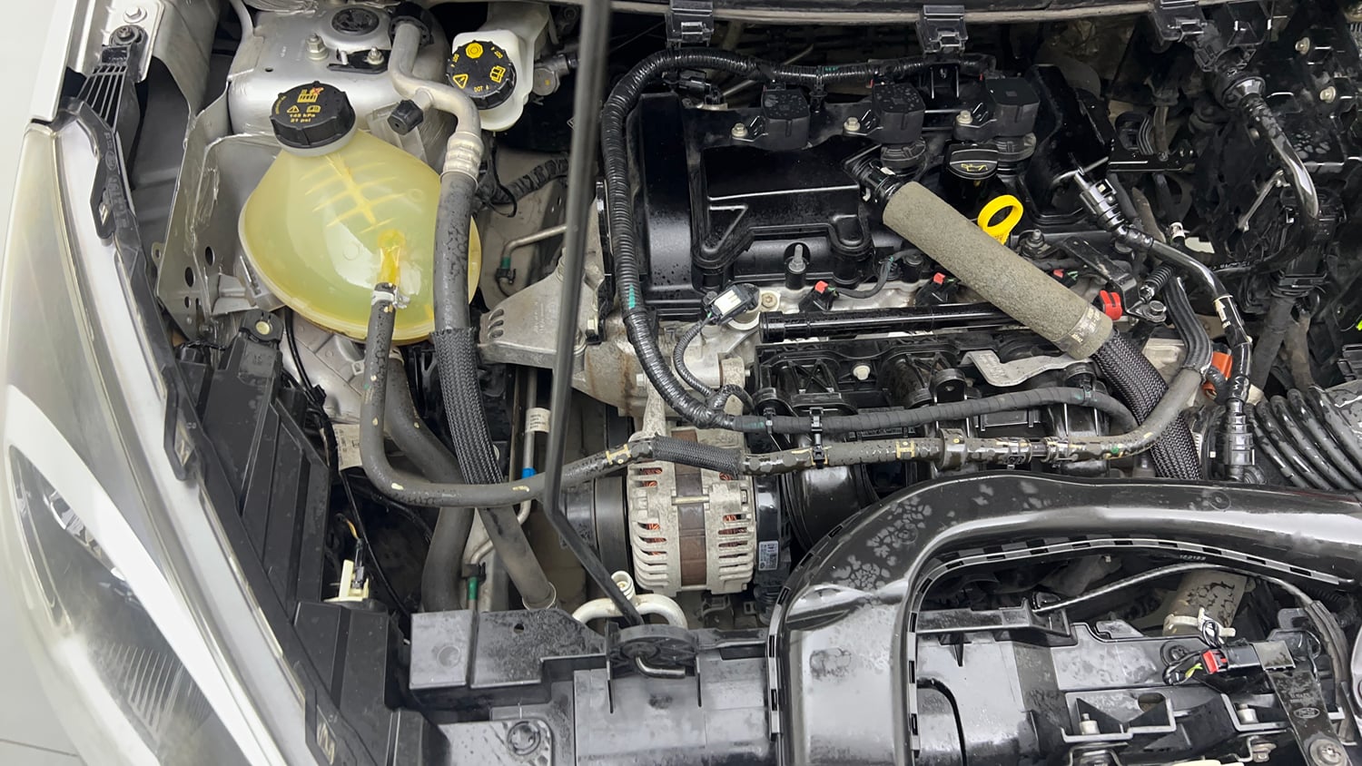 Used 2018 Ford Freestyle Titanium 1.2 Ti-VCT Petrol Manual engine ENGINE RIGHT SIDE VIEW