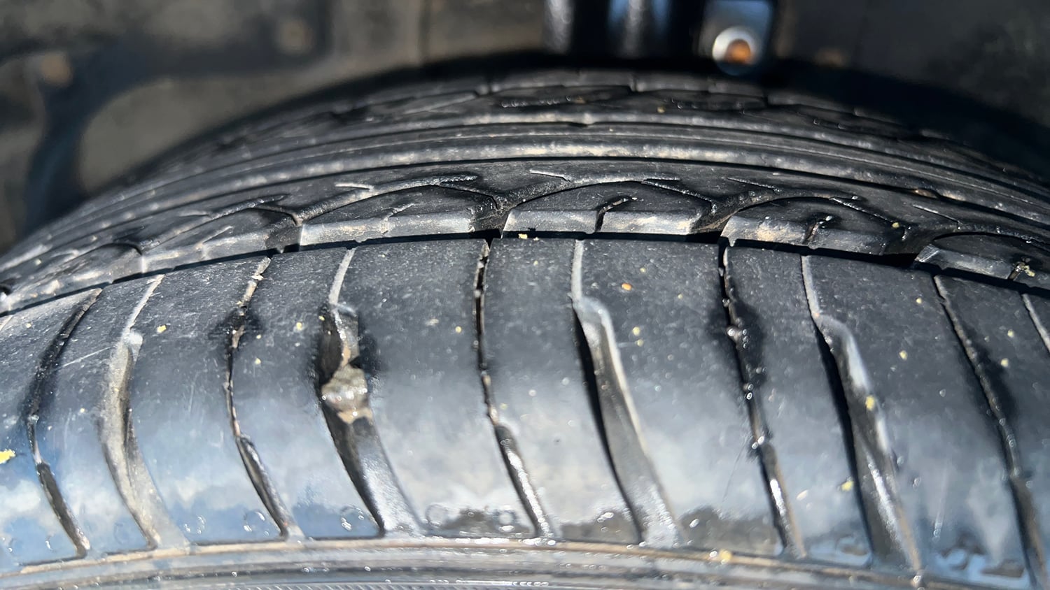 Used 2012 Ford Figo Duratec Petrol ZXI 1.2 Petrol Manual tyres LEFT FRONT TYRE TREAD VIEW
