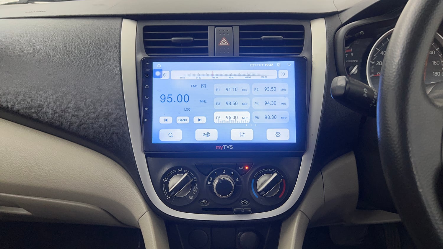 Used 2017 Maruti Suzuki Celerio VXI (O) AMT Petrol Automatic interior MUSIC SYSTEM & AC CONTROL VIEW