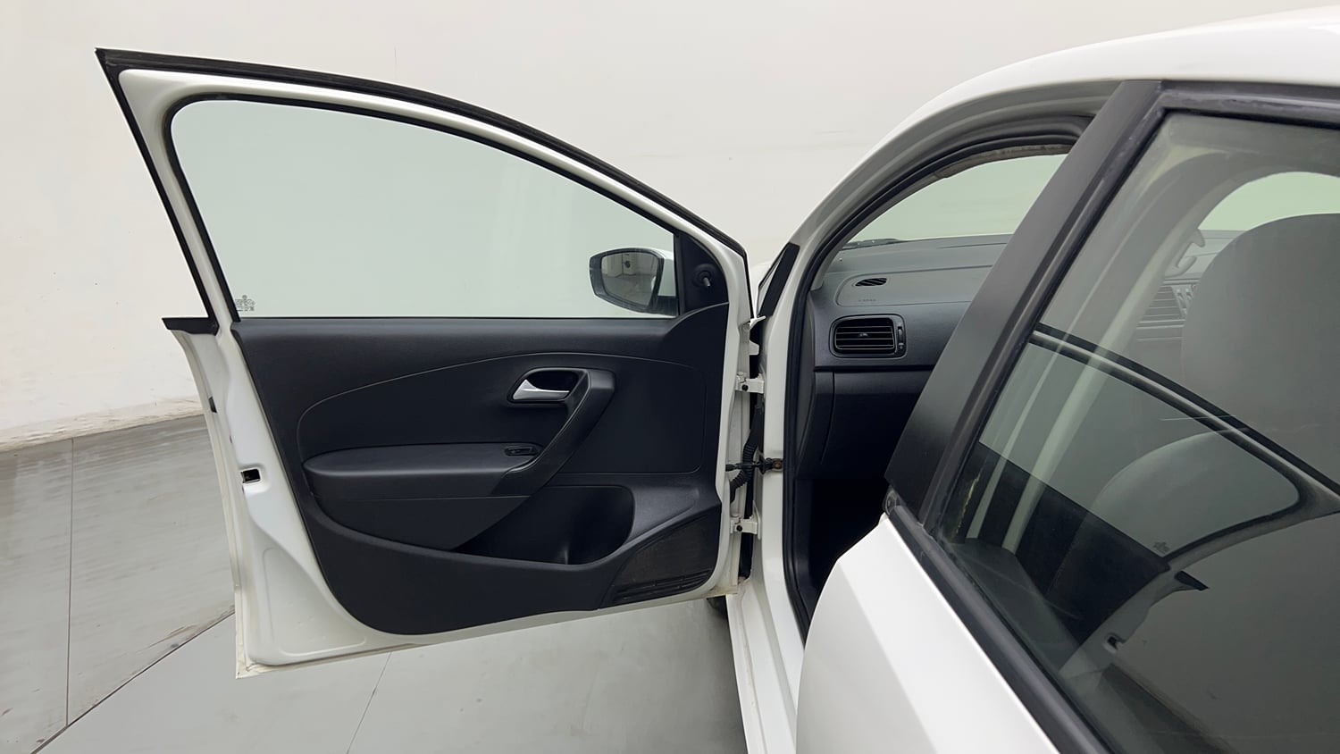 Used 2020 Volkswagen Ameo Trendline 1.0L (P) Petrol Manual interior LEFT FRONT DOOR OPEN VIEW