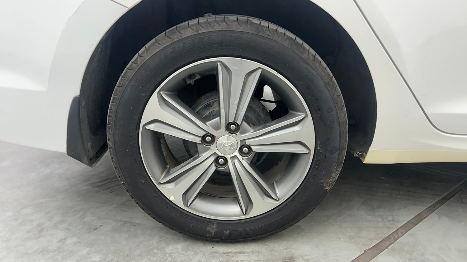 Used 2019 Hyundai Verna SX 1.6 VTVT Petrol Manual tyres RIGHT REAR TYRE RIM VIEW