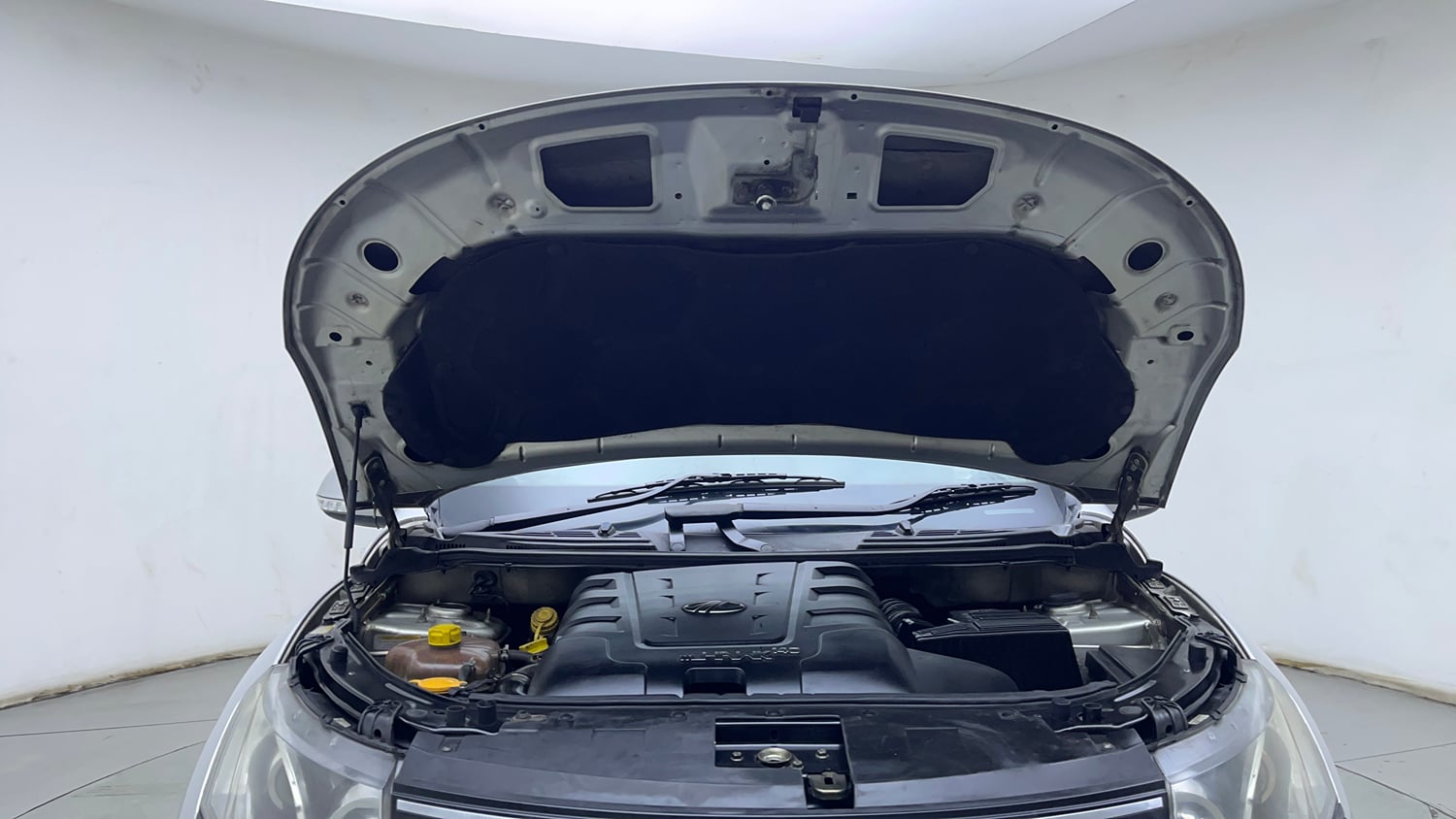 Used 2017 Mahindra XUV500 W4 Diesel Manual engine ENGINE & BONNET OPEN FRONT VIEW
