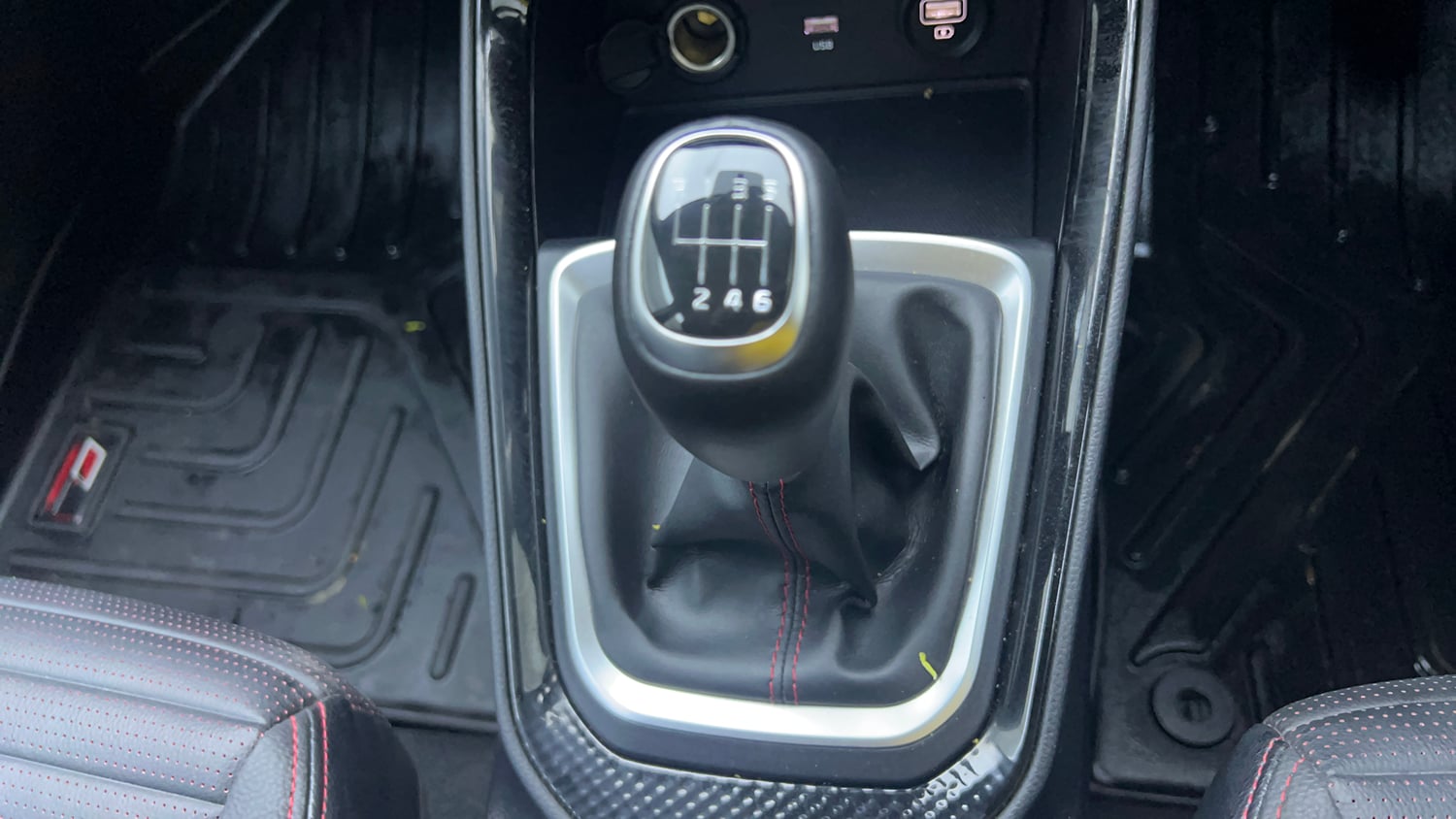 Used 2022 Kia Sonet GTX Plus 1.0 iMT Petrol Manual interior GEAR  KNOB VIEW