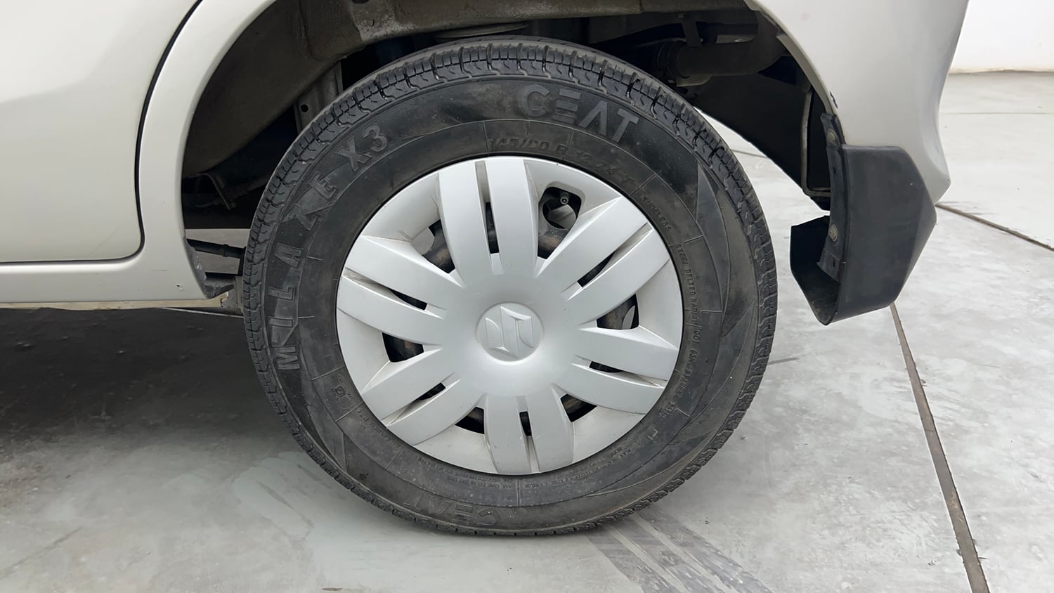 Used 2017 Maruti Suzuki Alto 800 LXi (O) Petrol Manual tyres LEFT REAR TYRE RIM VIEW