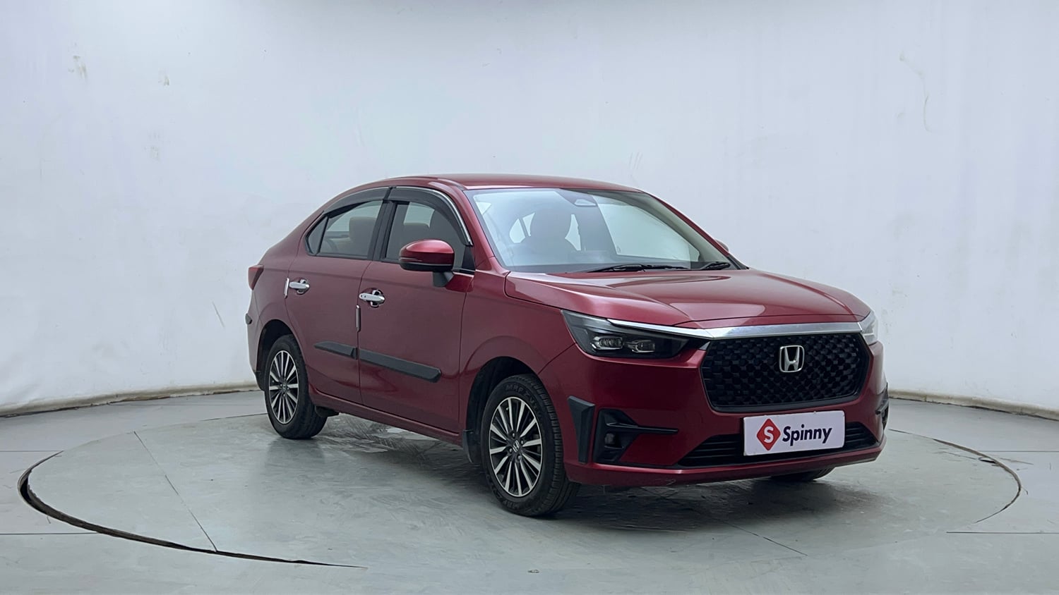Used 2025 Honda Amaze ZX 1.2 Petrol CVT Petrol Automatic exterior RIGHT FRONT CORNER VIEW