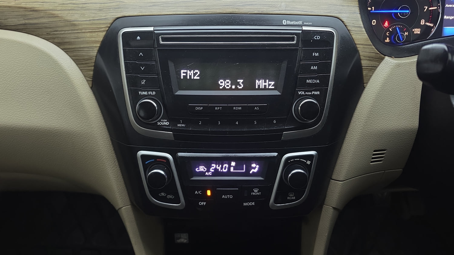 Used 2019 Maruti Suzuki Ciaz Delta Hybrid 1.5 Petrol Manual interior MUSIC SYSTEM & AC CONTROL VIEW