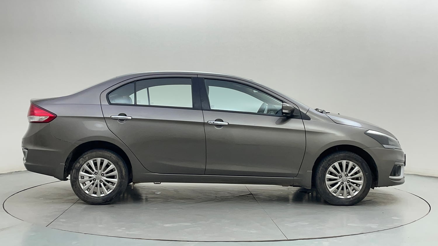 Used 2022 Maruti Suzuki Ciaz Zeta 1.5 Petrol Manual exterior RIGHT SIDE VIEW