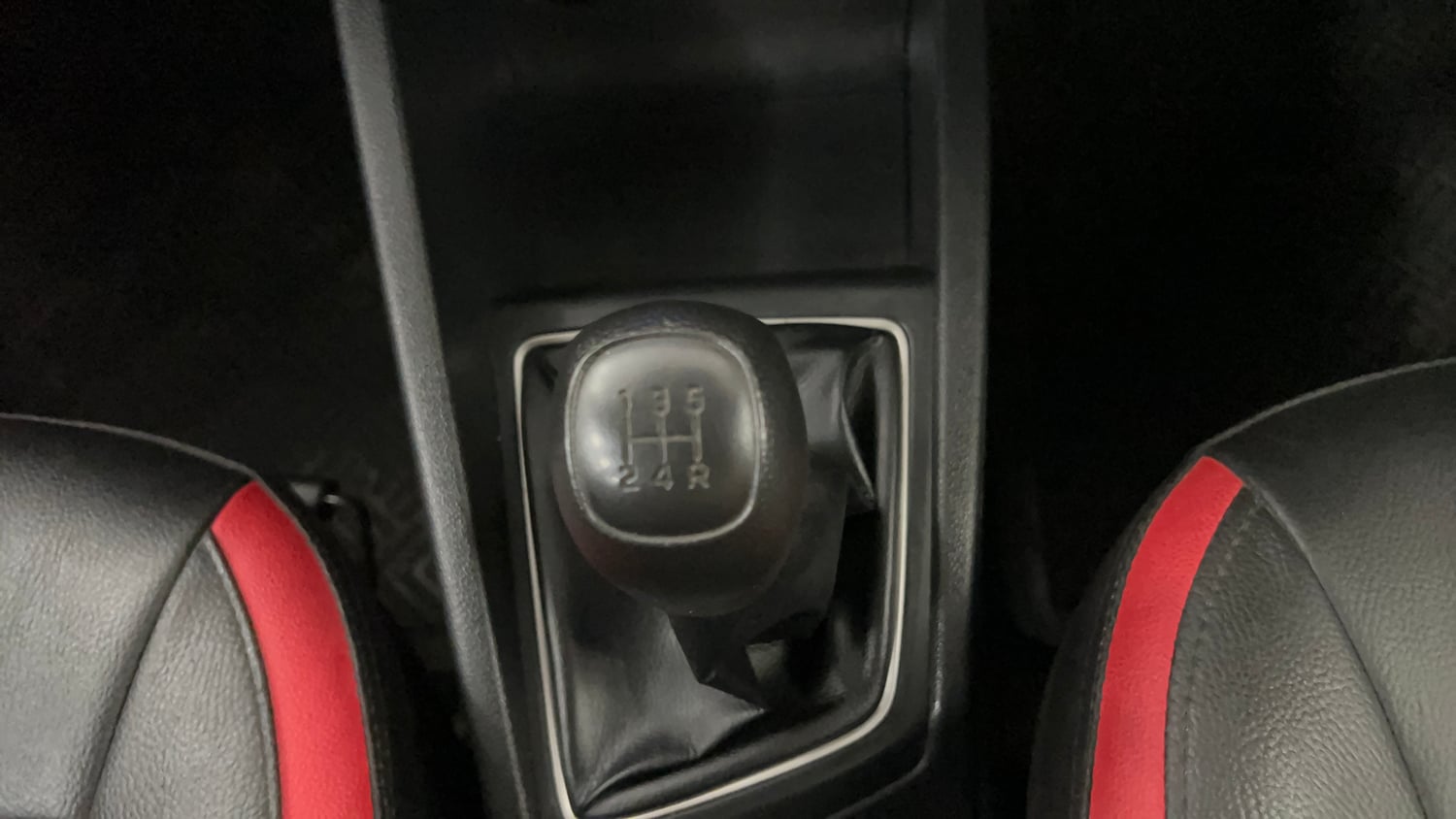 Used 2019 Hyundai Elite i20 Sportz Plus 1.2 Petrol Manual interior GEAR  KNOB VIEW
