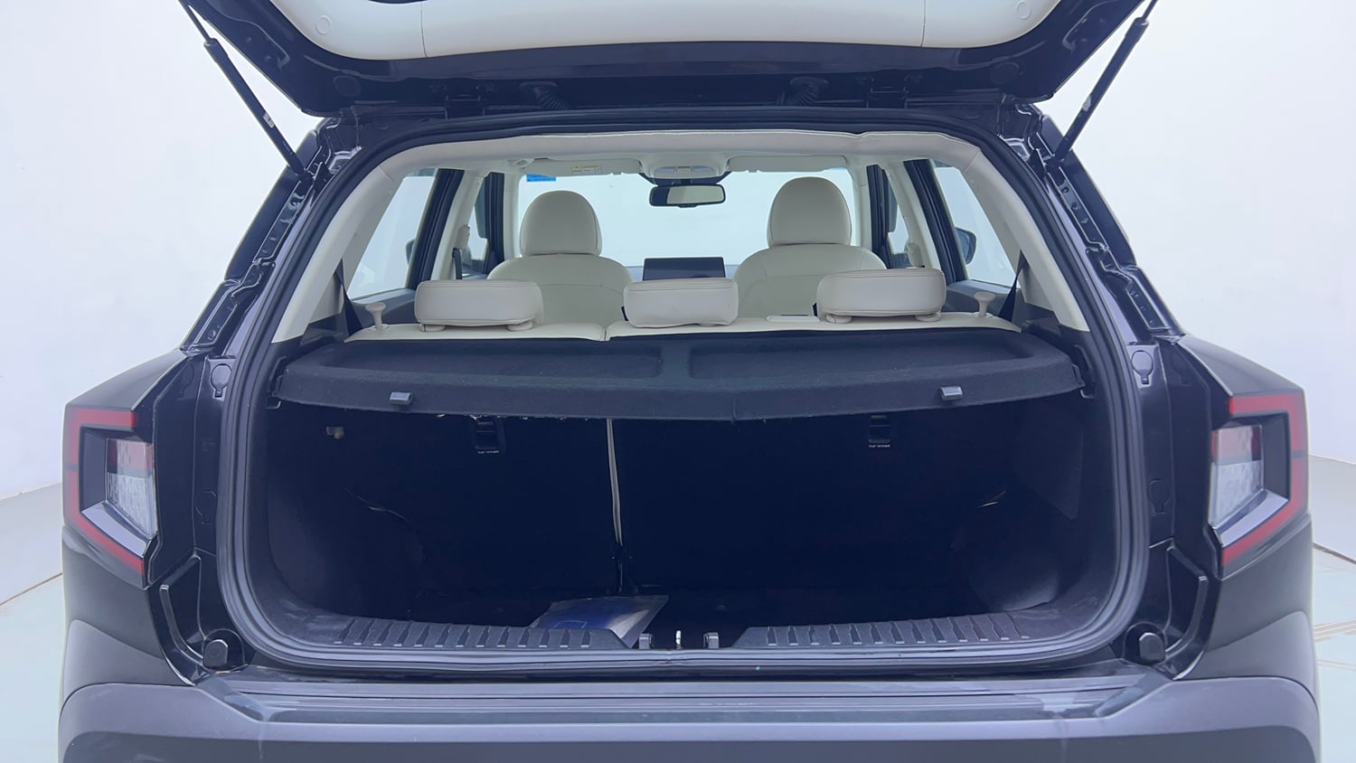 Used 2025 Mahindra XUV 3XO AX7 1.2 Petrol AT Petrol Automatic interior DICKY INSIDE VIEW