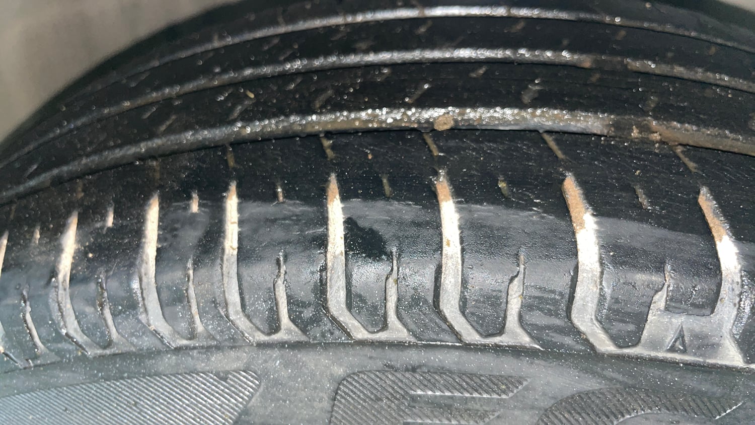 Used 2019 Maruti Suzuki Dzire VXi AMT Petrol Automatic tyres RIGHT FRONT TYRE TREAD VIEW