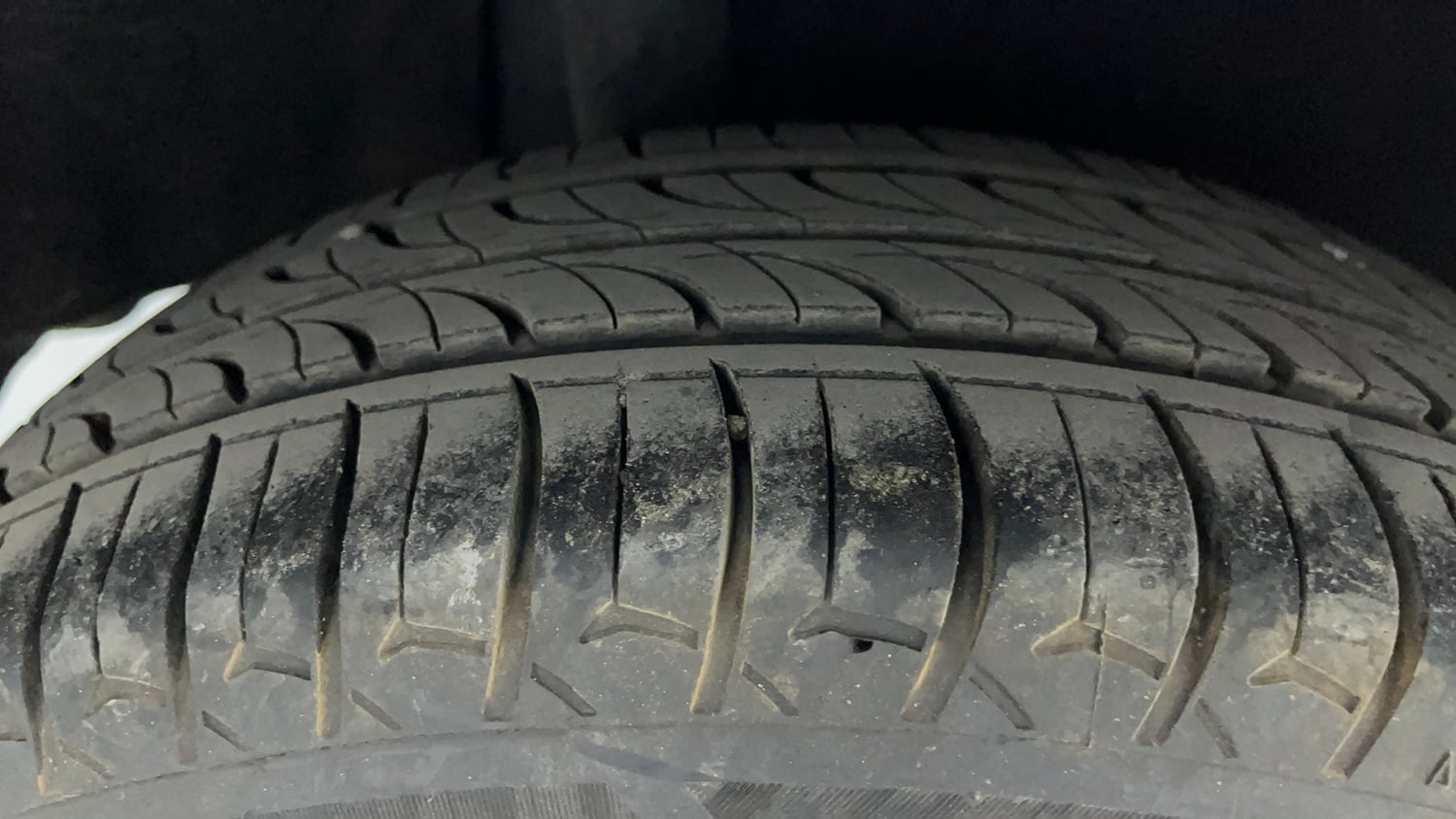 Used 2016 Maruti Suzuki Baleno Delta 1.2 Petrol Manual tyres RIGHT REAR TYRE TREAD VIEW