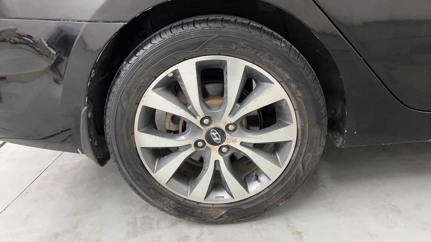 Used 2013 Hyundai Verna Fluidic 1.6 VTVT SX Petrol Manual tyres RIGHT REAR TYRE RIM VIEW