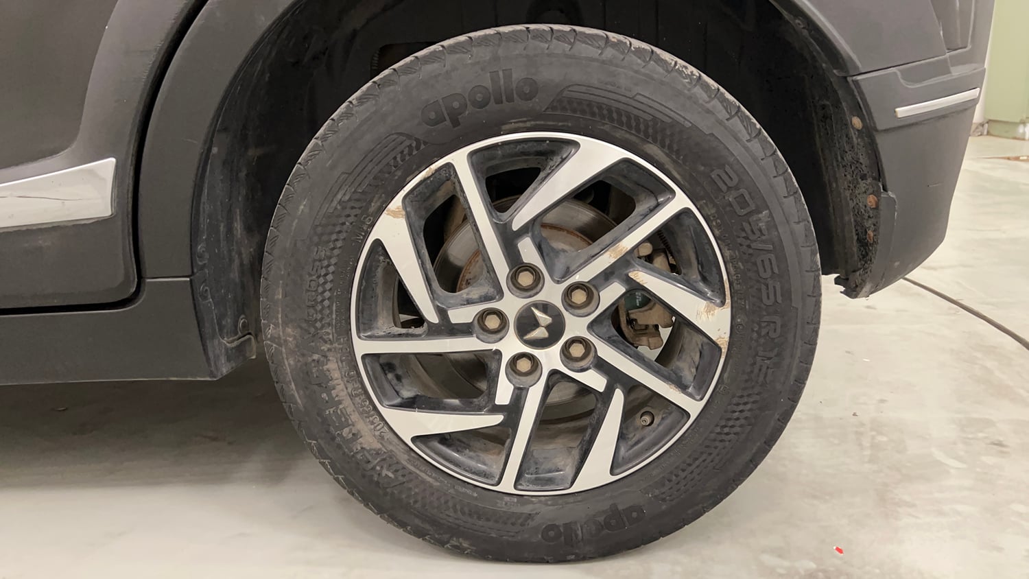 Used 2024 Mahindra XUV 3XO AX5 1.5 Diesel Diesel Manual tyres LEFT REAR TYRE RIM VIEW