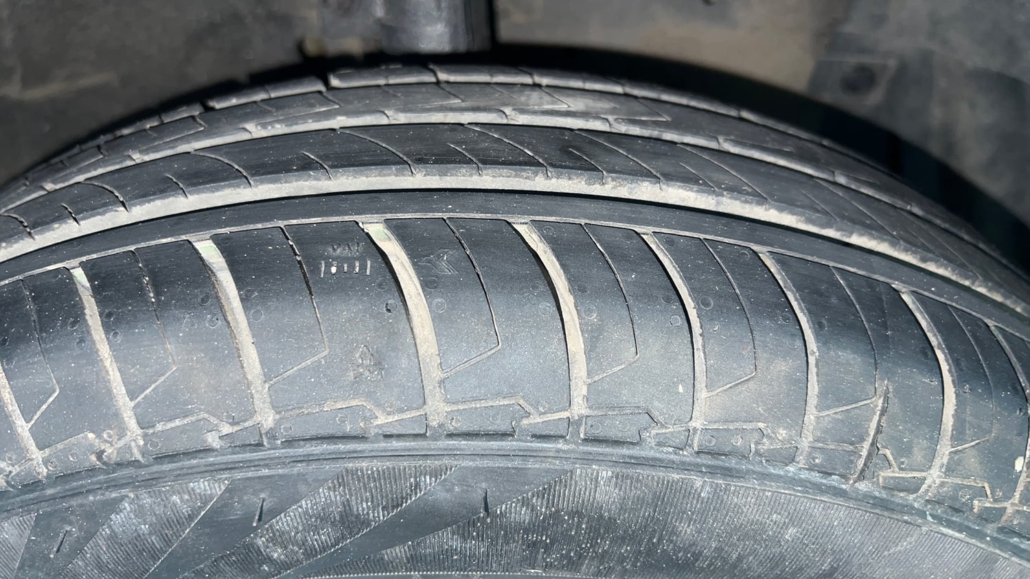 Used 2015 Maruti Suzuki Swift Dzire VXI Petrol Manual tyres RIGHT FRONT TYRE TREAD VIEW