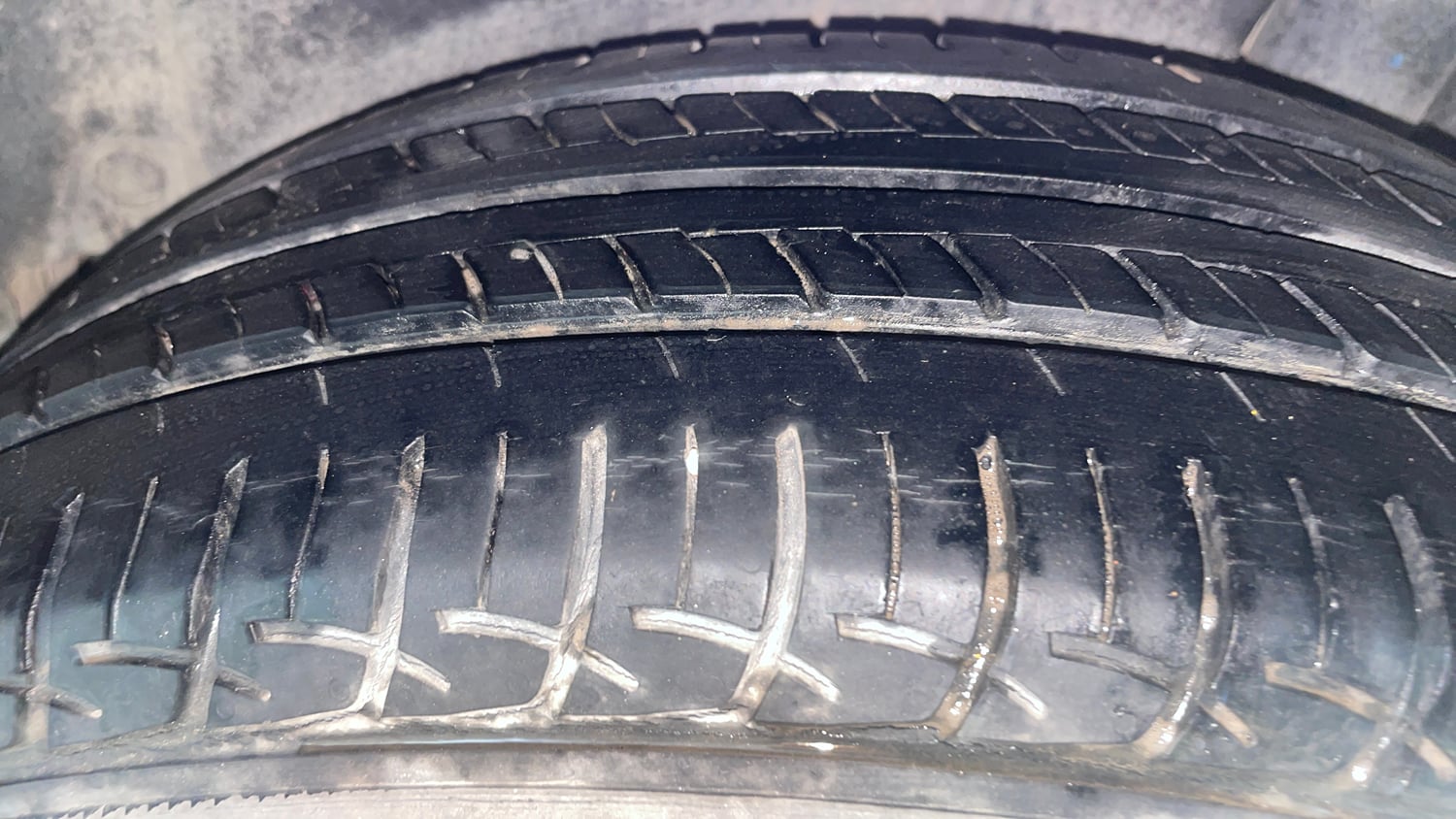 Used 2017 Maruti Suzuki Ertiga ZXI+ Petrol Manual tyres LEFT REAR TYRE TREAD VIEW